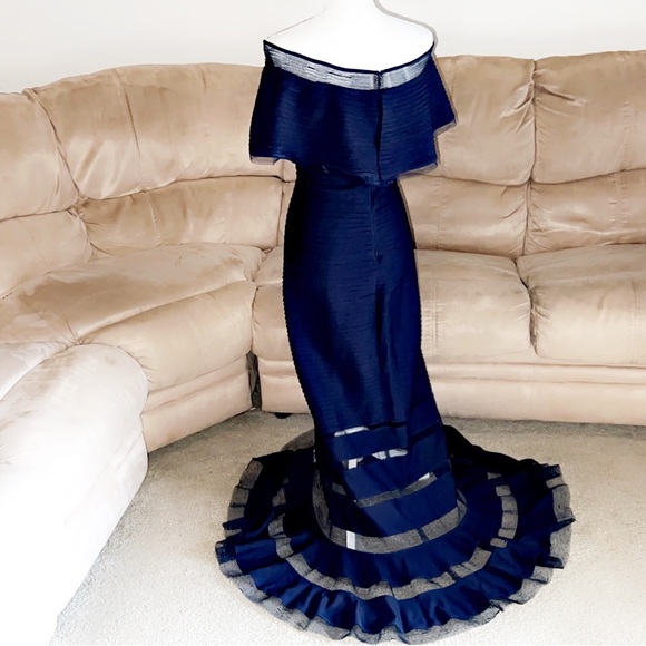 TADASHI SHOJI Tabora Off The Shoulder Gown - Picture 12 of 13